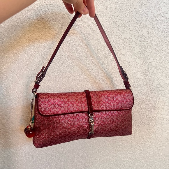 Coach Y2K Pink Metallic Shimmer Optic
Lurex Signature Hamptons Bag - Picture 1 of 8